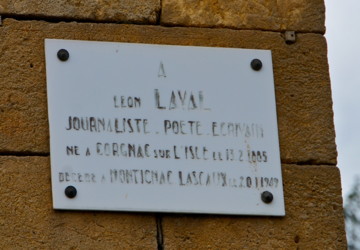 Plaque commémorative. - Montignac