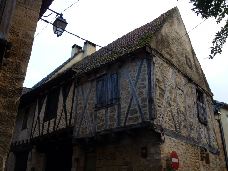 Maisons à pans de bois. - Montignac