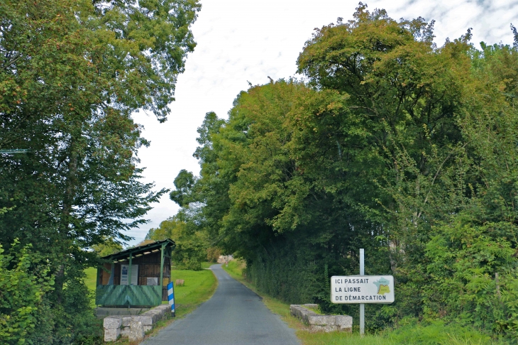 La ligne de démarcation - Montpeyroux