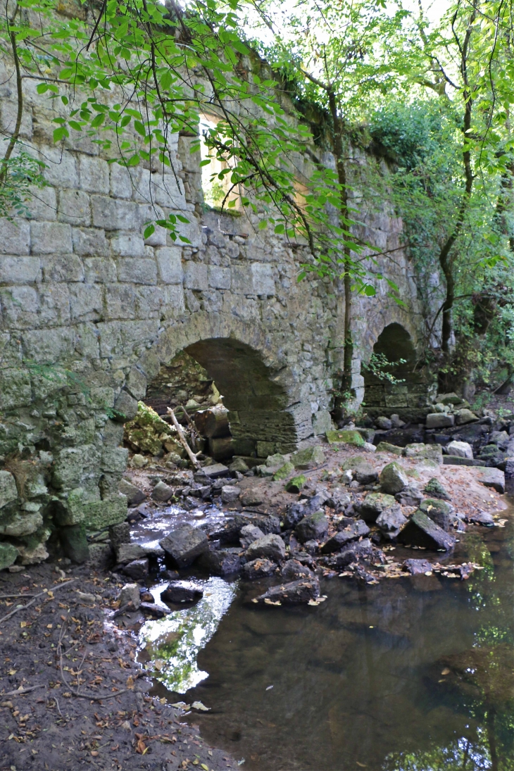 Les vestiges du moulin de calendreau - Montpeyroux