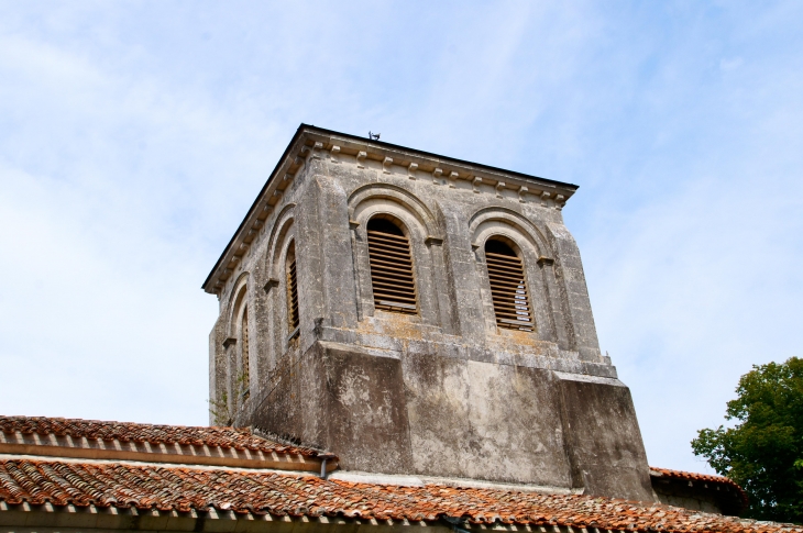 Clocher de l'église Saint pierre ès liens. - Montrem