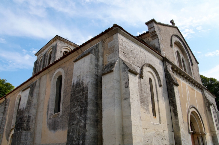 Eglise Saint-pierre-ès-Liens, romane en partie du XIIe siècle - Montrem