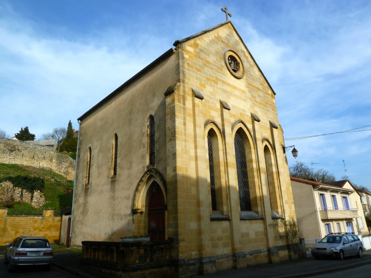 La Chapelle Notre-Dame néo gothique du XIXe siècle. - Mouleydier