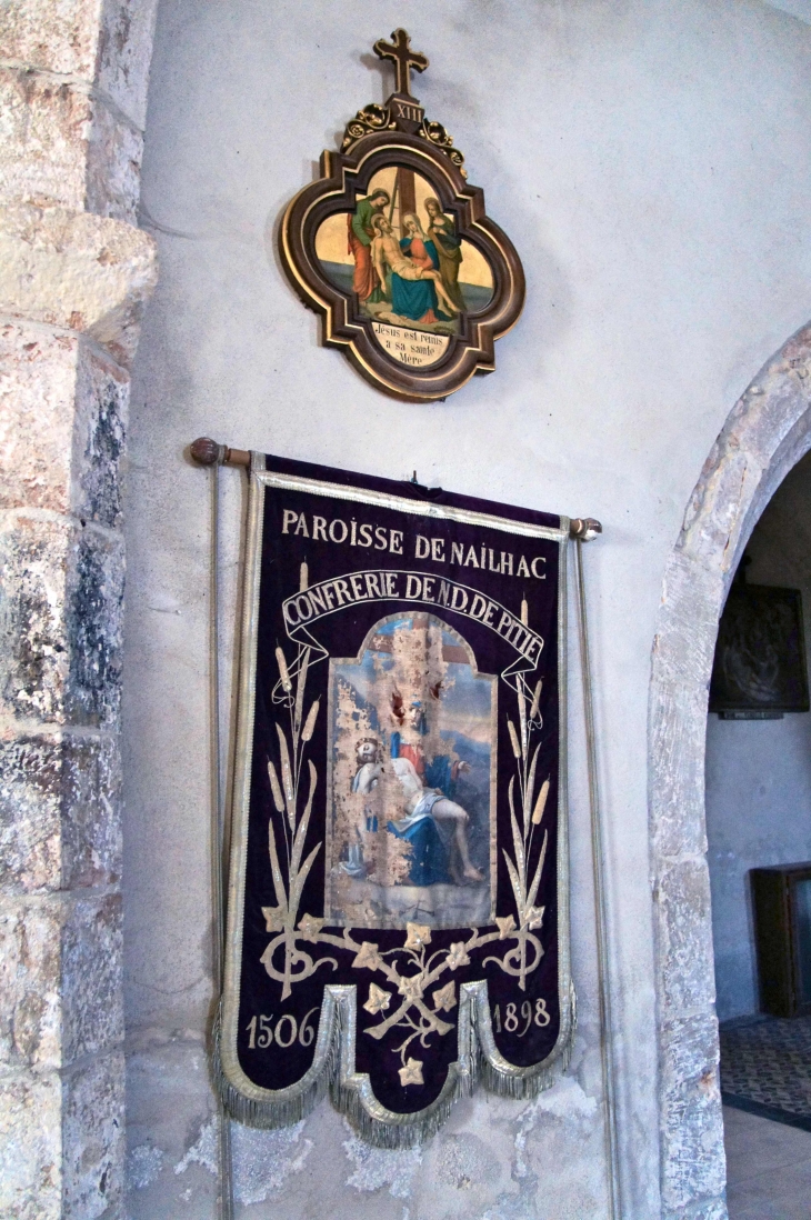 Eglise Saint-Etienne : bannière de processions. - Nailhac