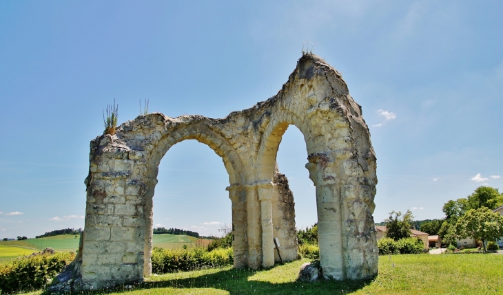 Ruines de l'Ancienne église Saint-Jean - Nanteuil-Auriac-de-Bourzac