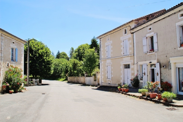 Le Village - Nanteuil-Auriac-de-Bourzac