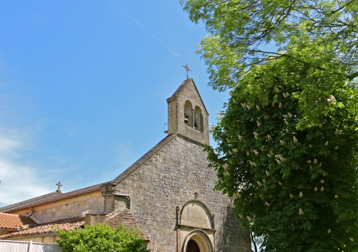 Clocher de l'église Saint Jean Baptiste. - Naussannes