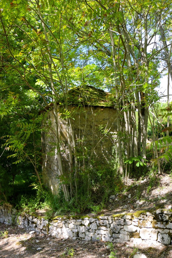 Petit pigeonnier près de l'église. - Naussannes