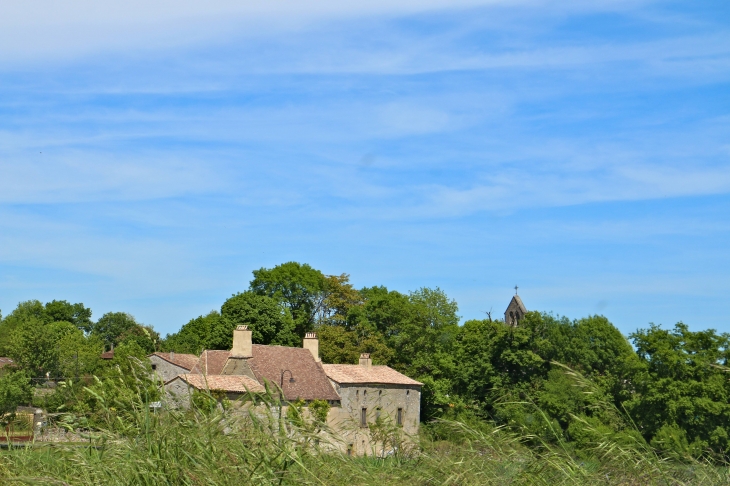 Maison des Hospitaliers près de l'église. - Naussannes