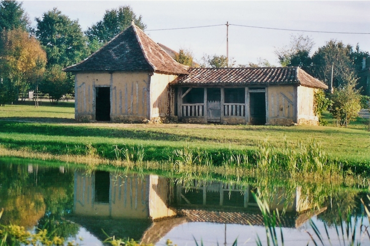 Maison typique de la forêt de la Double - Neuvic