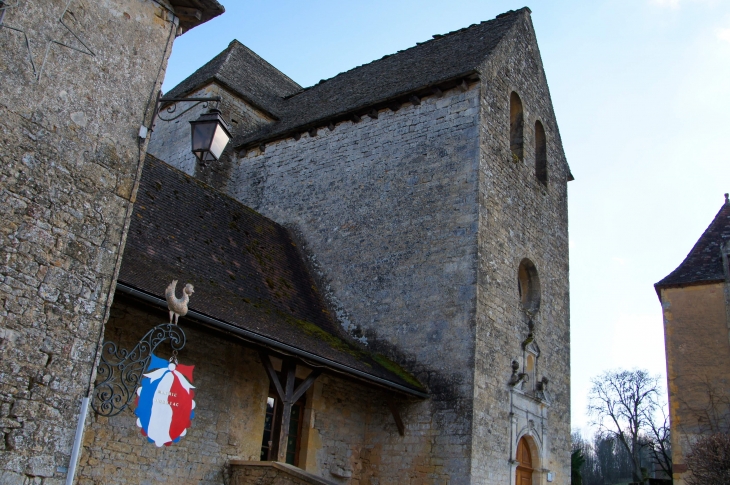 La Mairie à côté de l'église. - Orliac