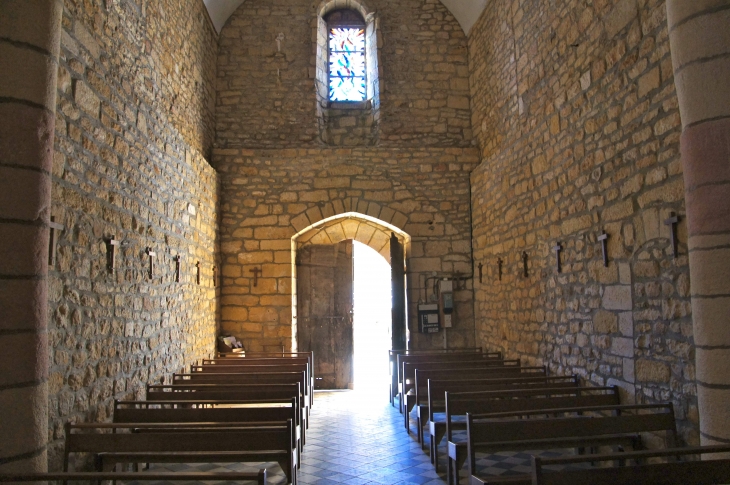 Eglise Saint Pierre ès Liens : la nef vers le portail. - Paulin