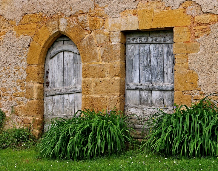 Dans le village - Paunat