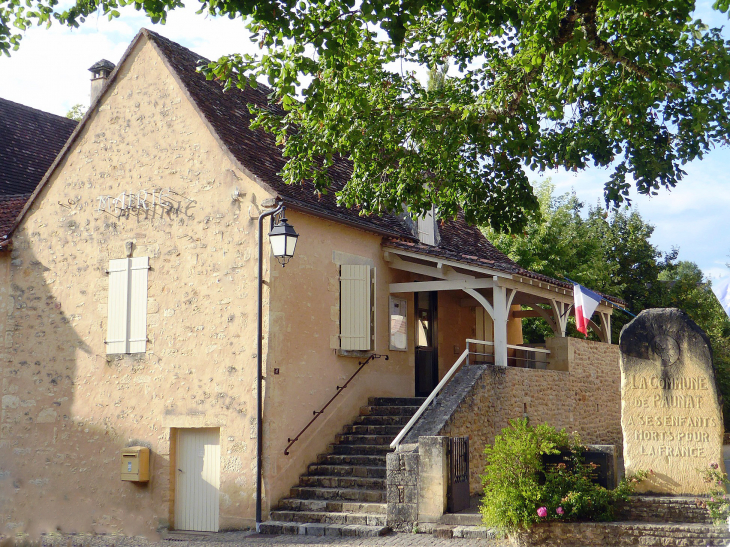 La mairie et le monument aux morts - Paunat