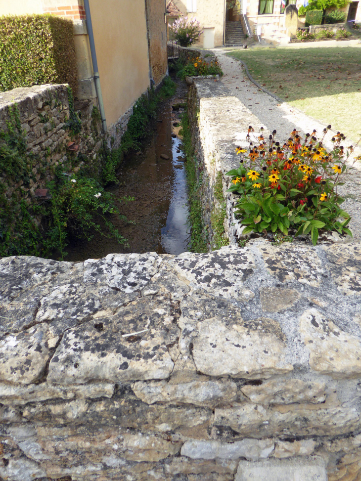 Pont sur le ruisseau - Paunat