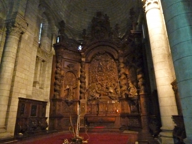 Le Rétable date du XVII°. Il provient de la chapelle du couvent des Jésuites de Périgueux