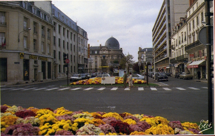 Photo à Périgueux (24000)  Place du 4 septembre (carte postale de 1980