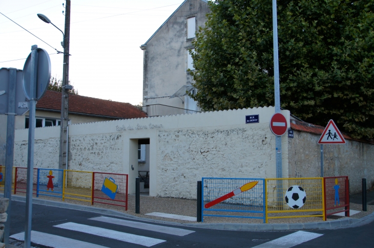 Ecole maternelle, rue du dépot. - Périgueux