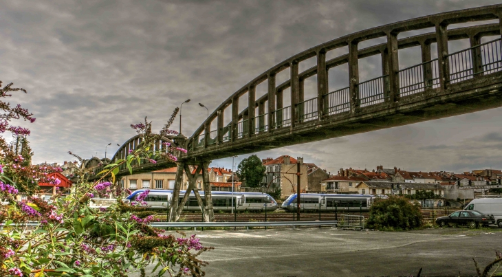 La passerelle de la Gare - Périgueux