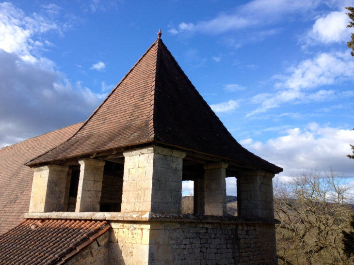 Le clocher carré de l'église de Peyzac. - Peyzac-le-Moustier