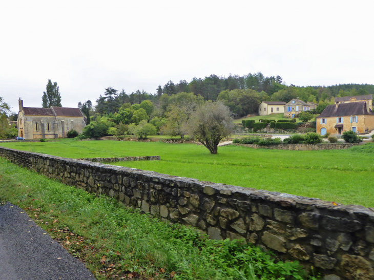 Le village et l'église - Pezuls