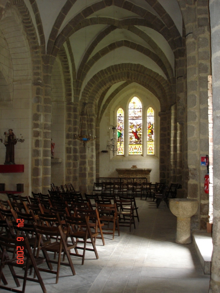 Pluviers - Intérieur de l'église - Piégut-Pluviers