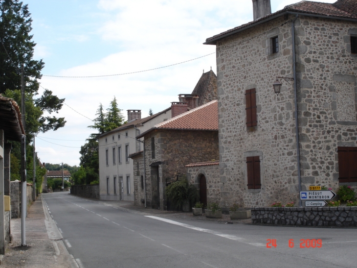 Pluviers - Rue Auphelle - Piégut-Pluviers