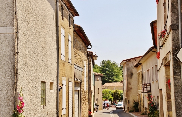 Le Village - Piégut-Pluviers