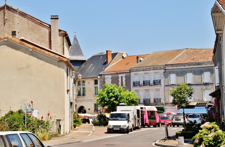 Le Village - Piégut-Pluviers