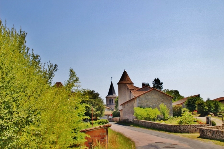 Le Village - Piégut-Pluviers