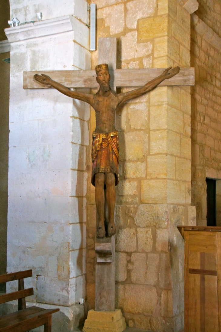 Christ en bois dans l'église Saint-Maurice. - Prats-du-Périgord
