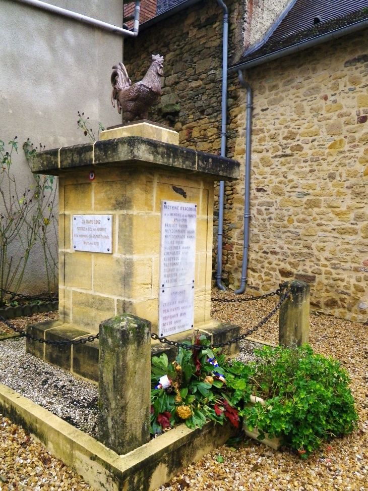 Le monument aux morts. - Preyssac-d'Excideuil