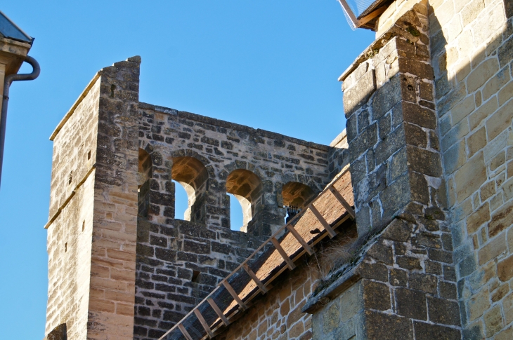 Le clocher-mur de l'église Notre Dame de la Purification. - Preyssac-d'Excideuil