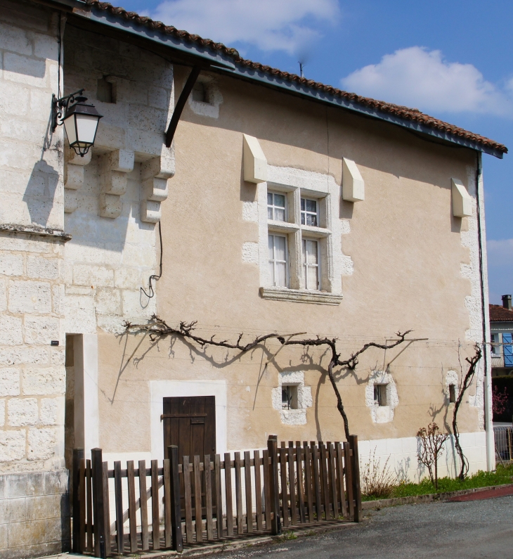 Architecture du village. - Quinsac