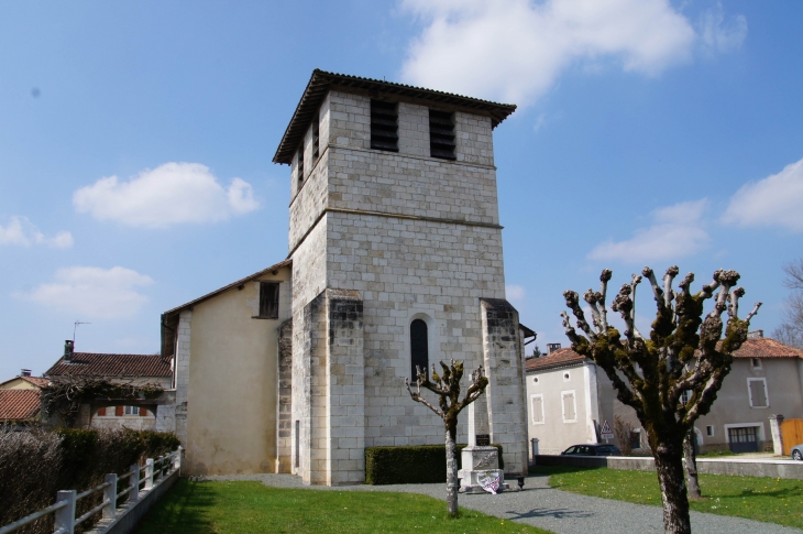 Le chevet et le clocher de l'église. - Quinsac