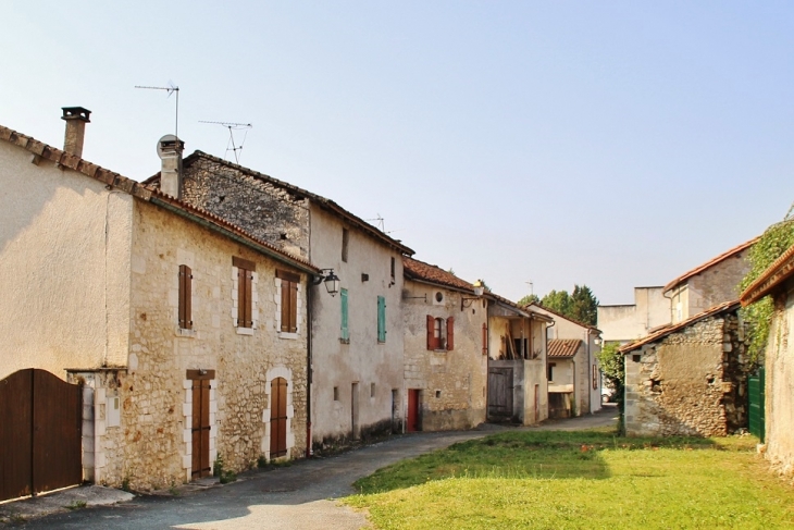 Le Village - Quinsac