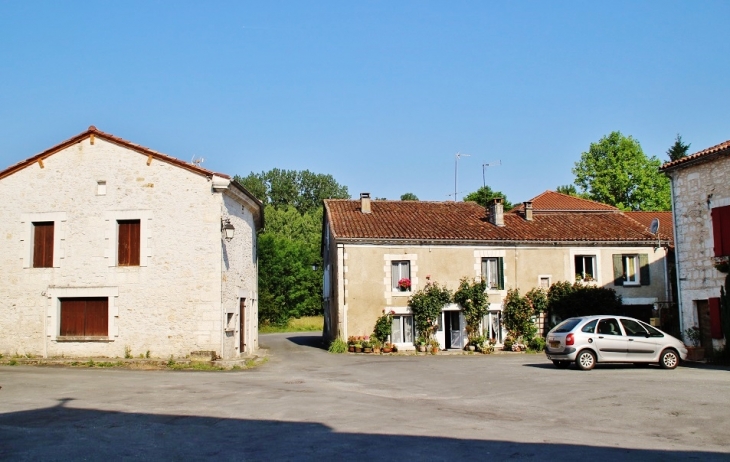 Le Village - Quinsac