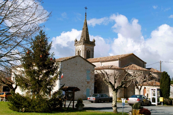 L'église Saint-Barthélémy. Fondations du XIe siècle, mais reconstruite en 1860. - Razac-de-Saussignac