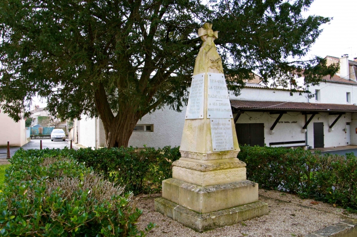 Monument aux Morts, érigé en commémoration de la Guerre 1914-1918. - Razac-sur-l'Isle