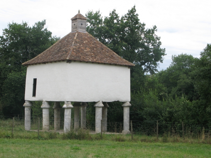 Pigeonnier du château de Bridoire - Ribagnac