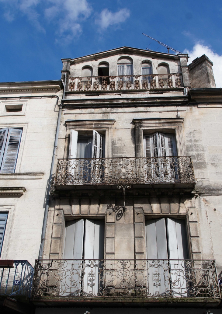 Façade rue du 26 mars 1944. - Ribérac