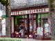 Café sur la Place du Général de Gaulle.