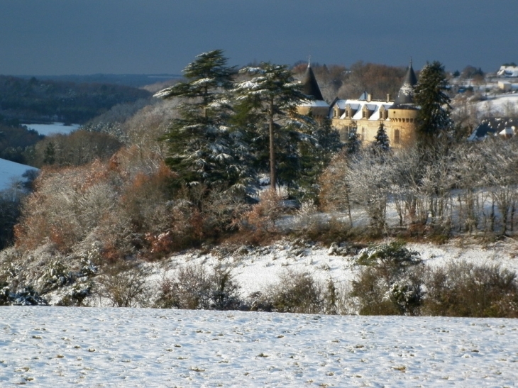 Le château du Chaylard sous la neige de Noël 2010. - Rouffignac-Saint-Cernin-de-Reilhac