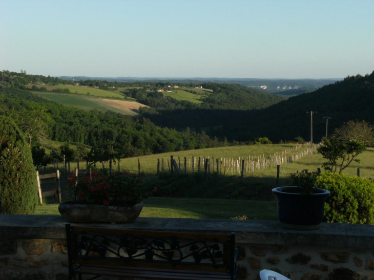 Vue plein Sud vers les Eyzies, le Lot - Rouffignac-Saint-Cernin-de-Reilhac