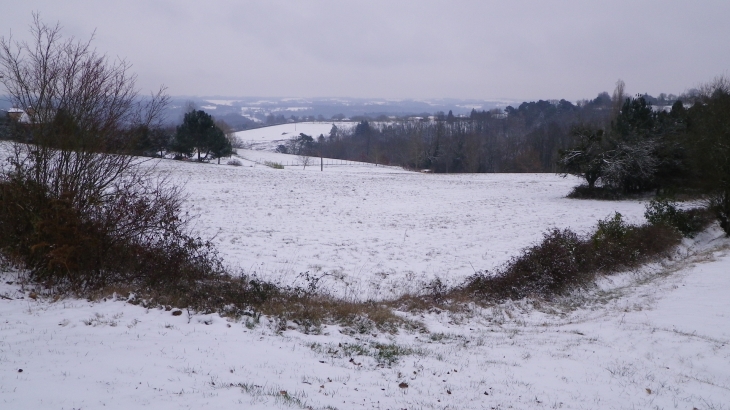 Paysage sous la neige à Balou. - Rouffignac-Saint-Cernin-de-Reilhac