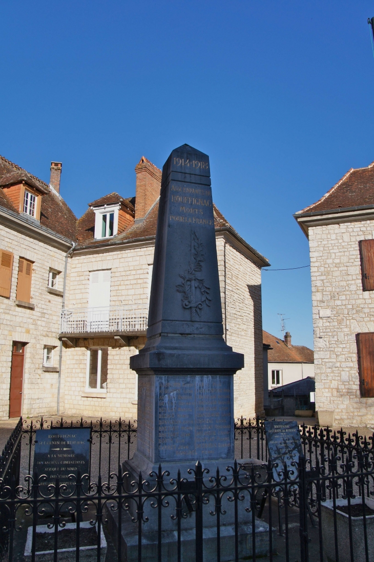 Le Monument aux Morts. - Rouffignac-Saint-Cernin-de-Reilhac