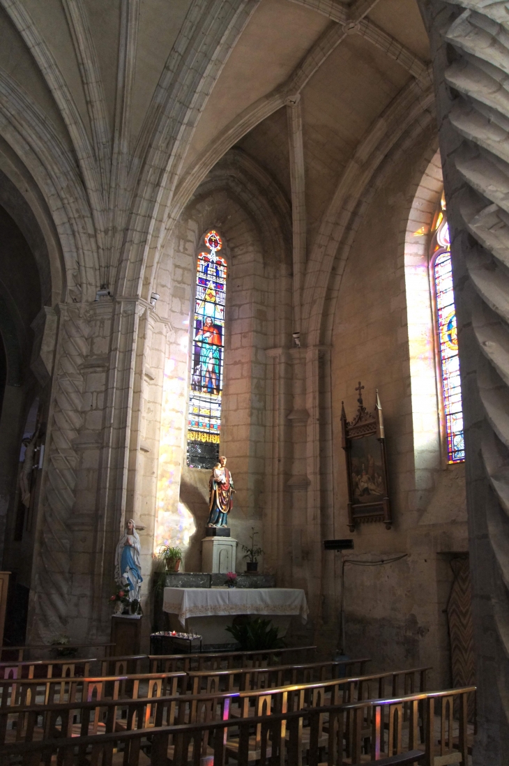 Intérieur de l'église Saint-Germain. - Rouffignac-Saint-Cernin-de-Reilhac