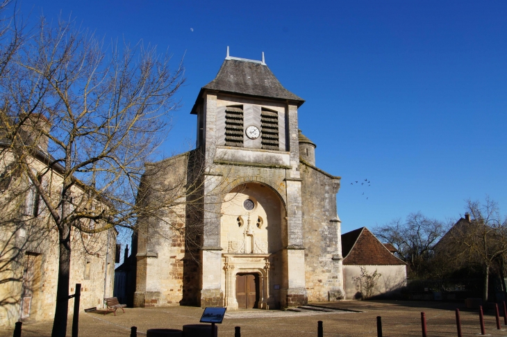 L'église Saint-Germain-de-Paris, édifice de style roman. - Rouffignac-Saint-Cernin-de-Reilhac