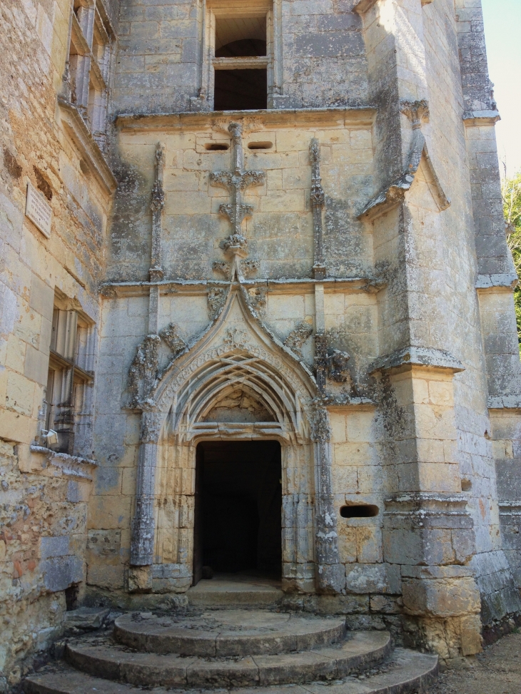 Portail flamboyant de l'escalier du château de l'Herm. - Rouffignac-Saint-Cernin-de-Reilhac