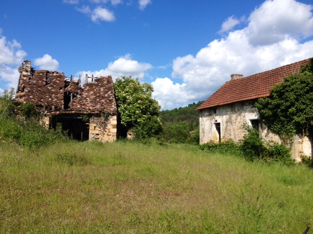 Ruines d'une ancienne ferme au lieu-dit Le Buguet. - Rouffignac-Saint-Cernin-de-Reilhac